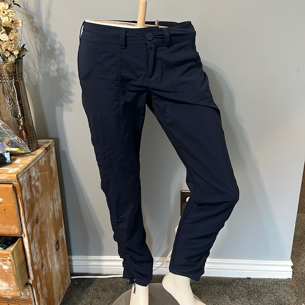 The North face waterproof pants, adjustable bottoms & waist. Size 4, worn once!